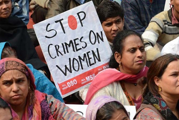Adolescente de la India corta el pene a su tío que intentó violarla