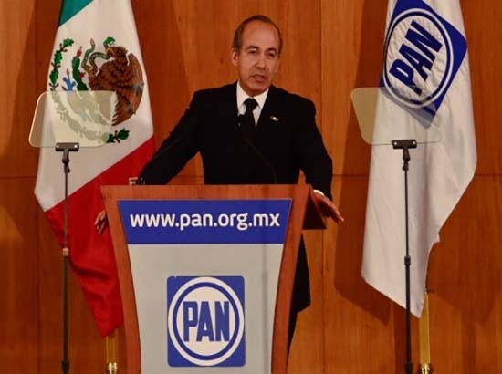 Descomposición moral y corrupción atacan al PAN, dice Calderón tras escándalo de dipu-tables