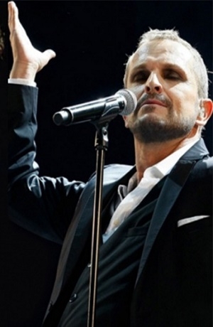 Miguel Bosé fue demandado por su ex pareja en España