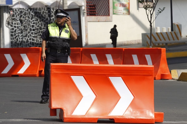 Cierran dos carriles del bulevar 5 de Mayo por obras de alcantarillado