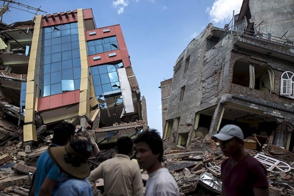 Nuevo sismo en Nepal deja 57 muertos y más de mil heridos