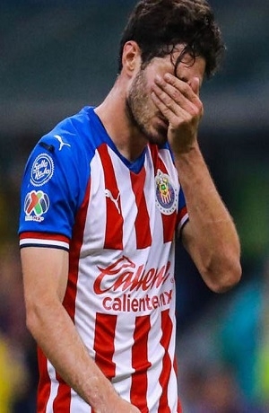 Pollo Briseño, suspendido cuatro partidos tras lesión a Gio Dos Santos