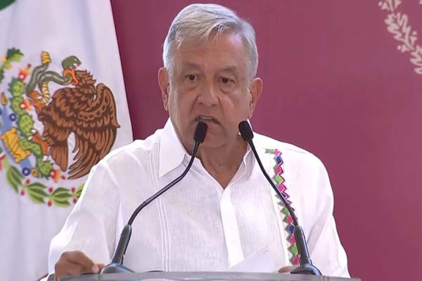AMLO enfrenta ola de reclamos en su tierra natal; acusa a fieles de “mentirosos”