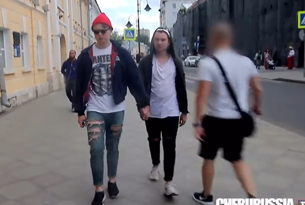 VIDEO: ¿Cómo reaccionan los rusos ante una pareja gay?
