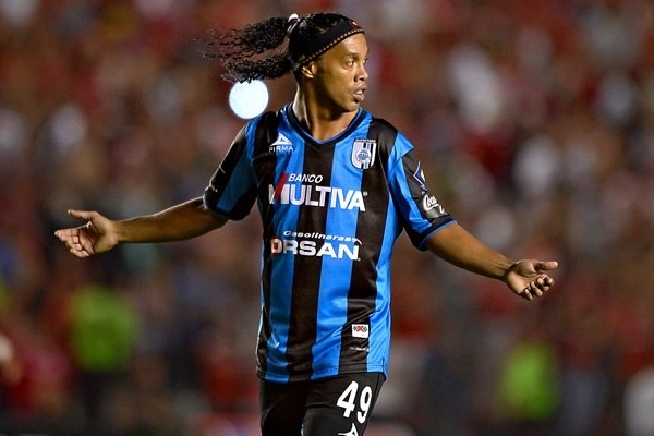 Ronaldinho alza al voz y dice basta de racismo