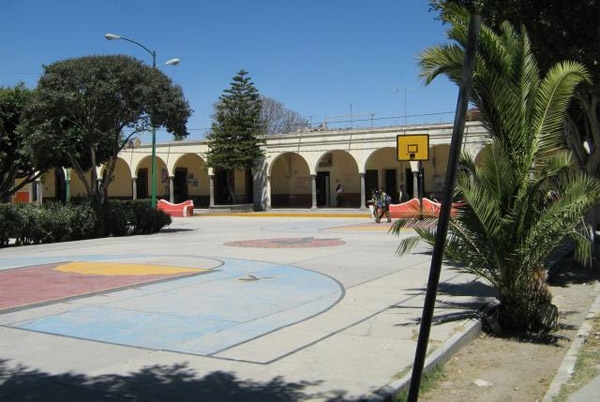 Controversia en Tochtepec por cancha de futbol en plaza del siglo XVII