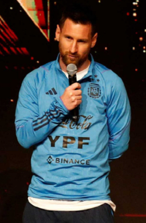 Selección de Argentina y Messi reciben homenaje de la Conmebol