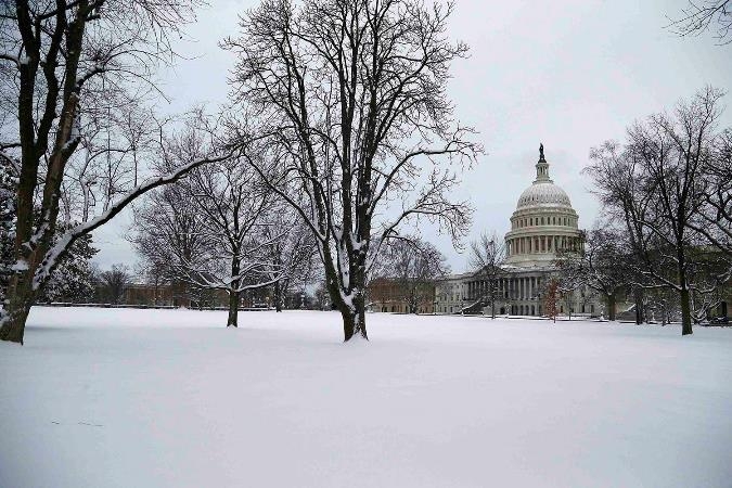 FOTOS: Nueva tormenta invernal paraliza actividades en Washington