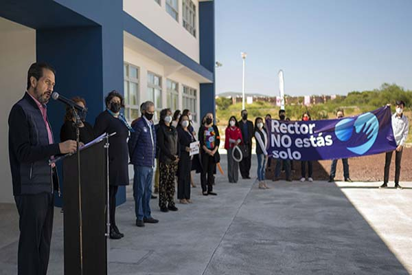 Rector de la BUAP entregó el Multiaulas TEH8 en el Complejo Regional Sur
