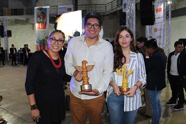 Docente y alumna de la UMAD destacan en concurso nacional de publicidad