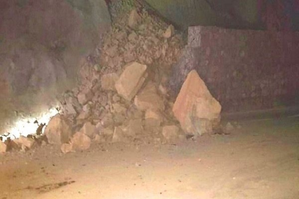 Derrumbe en la autopista Cuacnopalan-Oaxaca dejó seis heridos