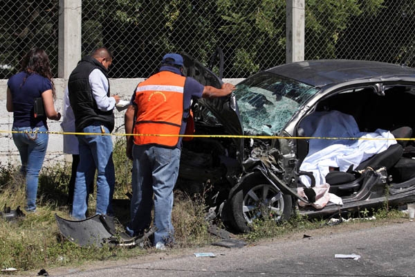 Dos muertos y cuatro heridos, saldo de colisión en la carretera a Tlaxcala