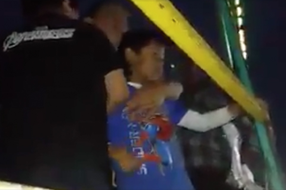 VIDEO: Una mujer y sus dos hijos caen de juego mecánico en Zacatlán
