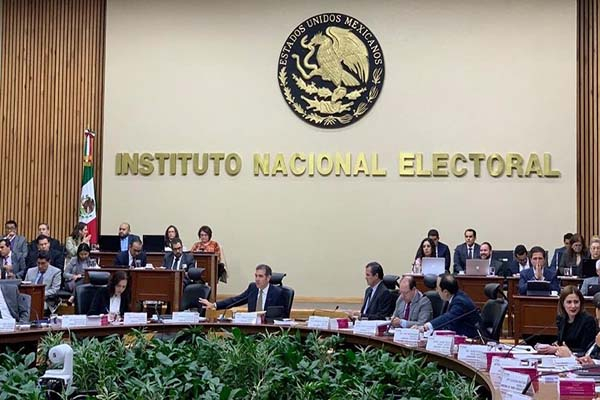 Aprueban convocatoria para elegir 4 consejeros del INE