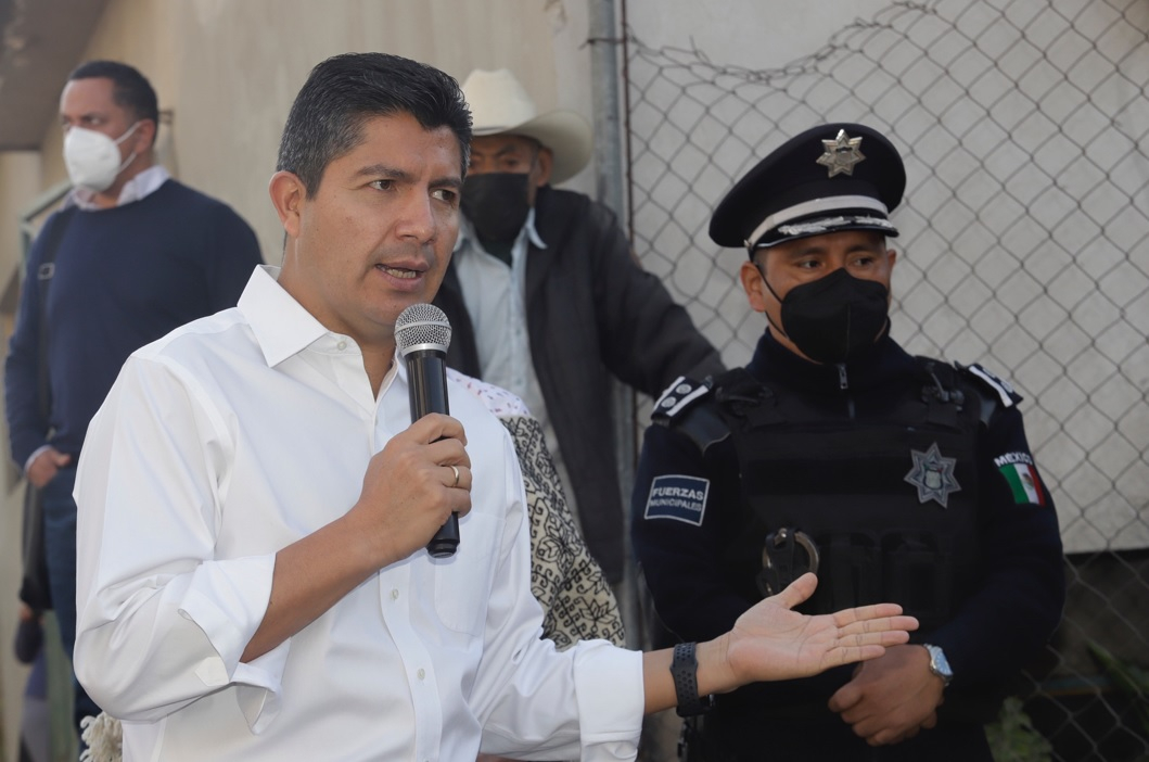 Eduardo Rivera pone “pausa” a concesión de publicidad en paraderos