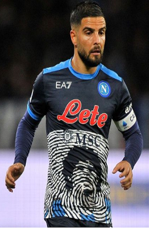 Napoli muestra jersey en homenaje a Maradona