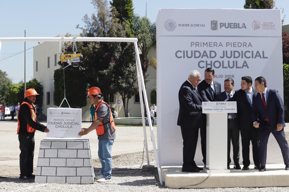 Pacheco Pulido coloca primera piedra de Ciudad Judicial Cholula
