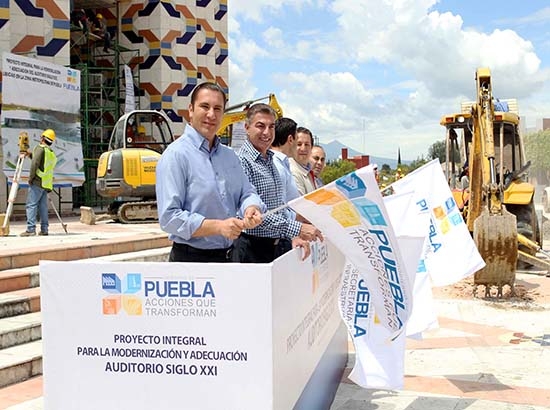 RMV y Gali dan banderazo de inicio a la modernización del auditorio Siglo XXI