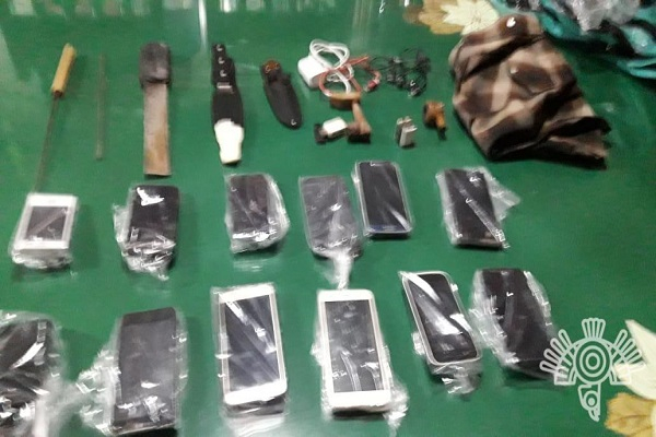 Hallan celulares y objetos punzocortantes en cateo al Cereso de San Miguel