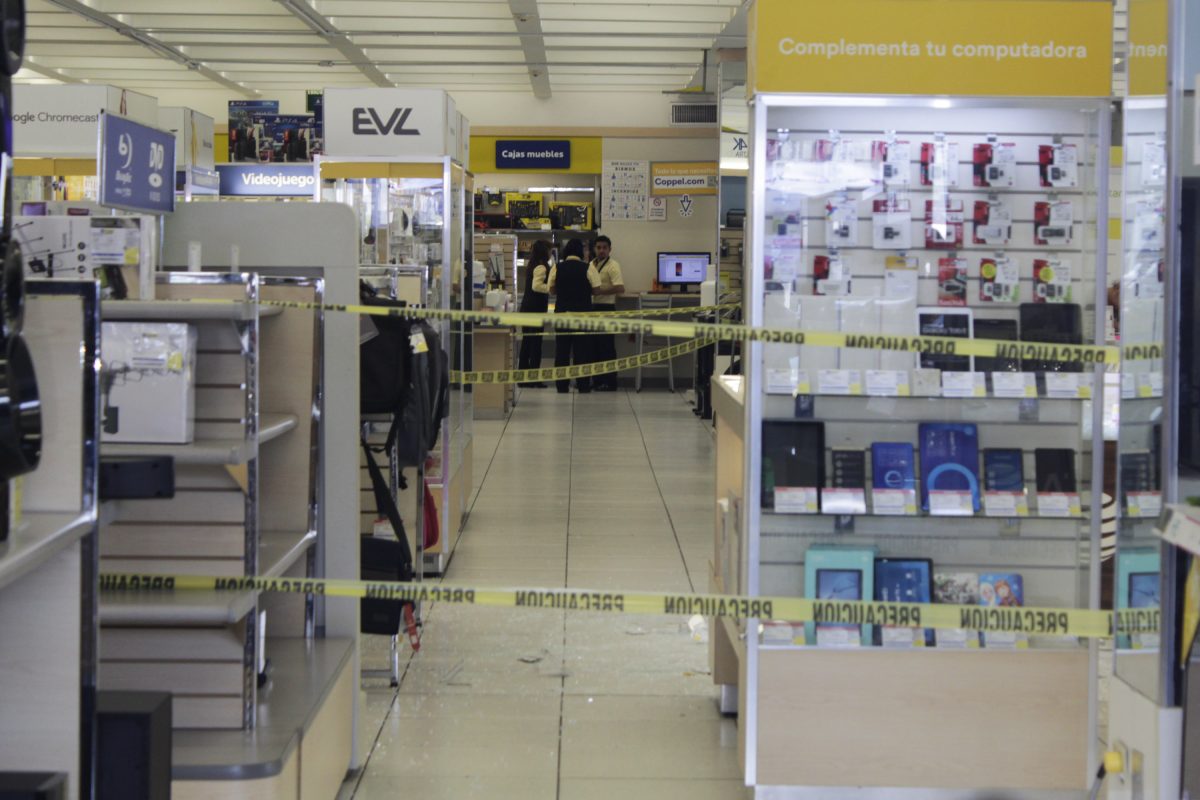 Empistolados asaltaron sucursal Coppel de San Pedro Cholula