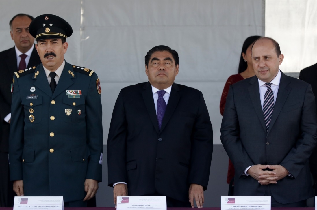 Hubo malversación de fondos en reconstrucción de escuelas y casas tras el S19, denuncia Barbosa