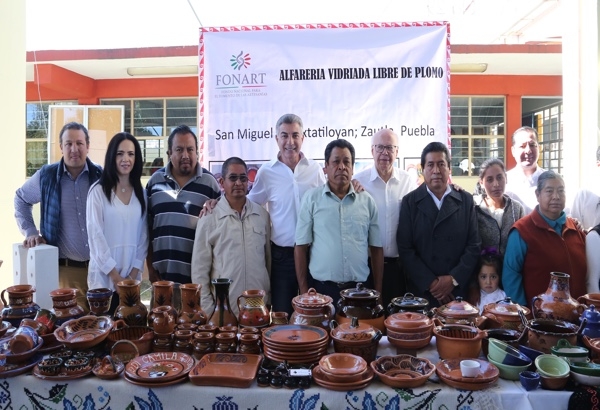 Gobierno apoya a alfareros para eliminar el plomo en sus artesanías