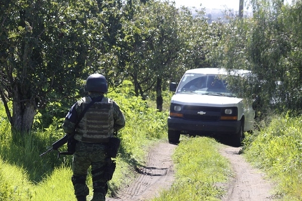 Hallan 4 cuerpos en fosa donde yacía cadáver del delegado SGG en Huejotzingo