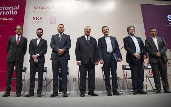 La universidad, plataforma de oportunidades para el desarrollo del país: Esparza Ortiz