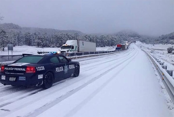 Nevada obliga cierre de la carretera Mazatlán-Durango