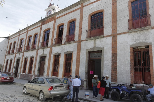 Motobikers fueron retenidos en Pahuatlán tras confundirlos con delincuentes