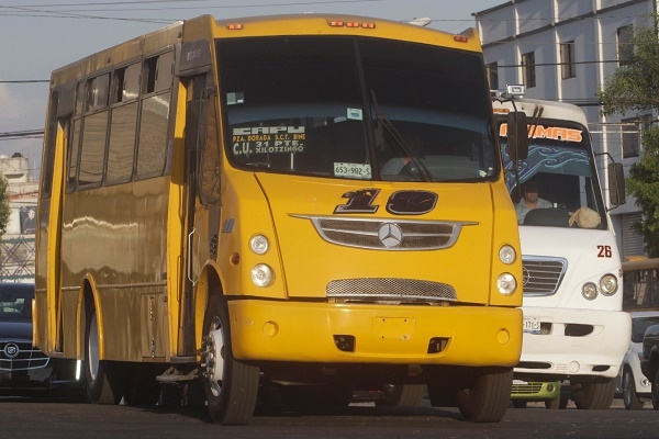 Mañana de tres asaltos a transporte público en Puebla