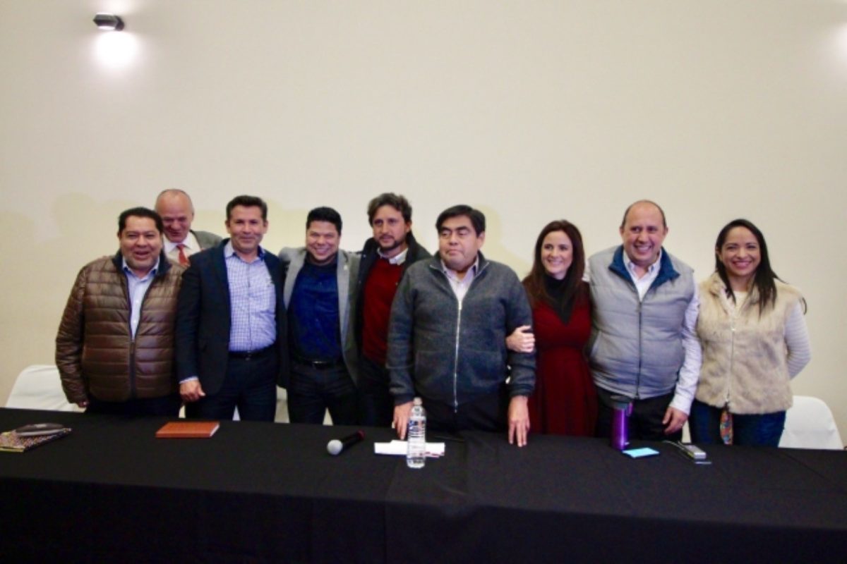 Bajan a Biestro y Juntos Haremos Historia acuerda perfil externo para gobernador interino de Puebla
