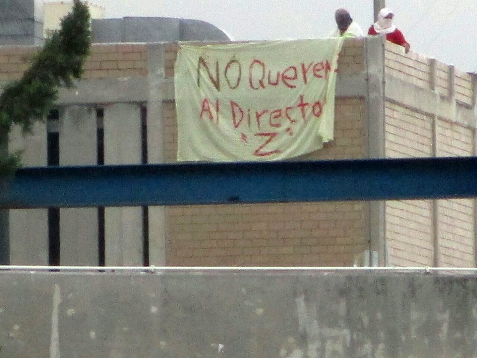 Suman 16 reos muertos durante 17 horas de motín en penal de Cadereyta