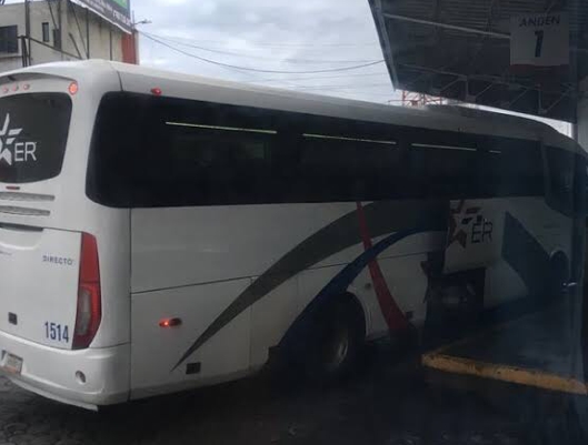 Sujetos con armas de fuego atracaron a clientes de Estrella Roja en Texmelucan
