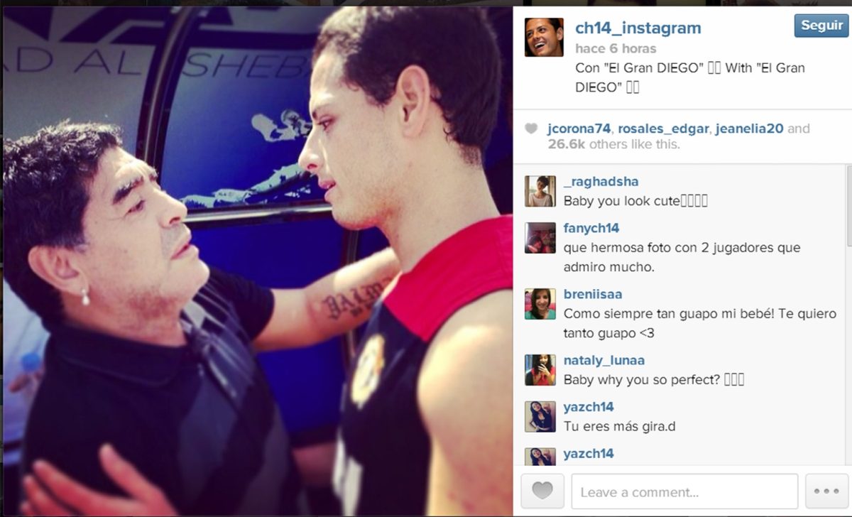 Chicharito recibe saludo de Maradona en Manchester