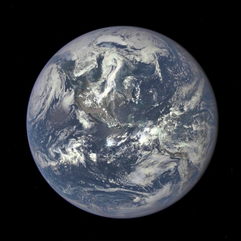 NASA presenta los colores de la Tierra desde el espacio: Azul turquesa y blanco
