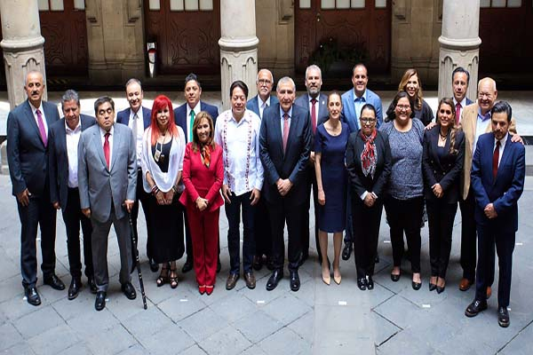 Barbosa acudió a reunión de gobernadores con AMLO