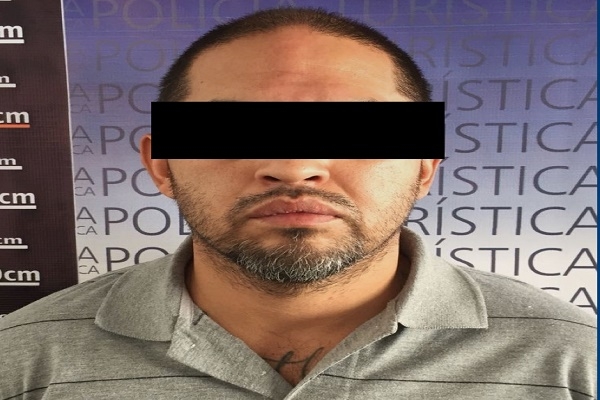 Policía aseguró a sujeto que golpeó a mujer en el centro de Puebla