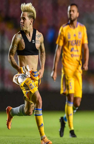 Tigres regresa al liderato al ganar 1-0 a Gallos Blancos