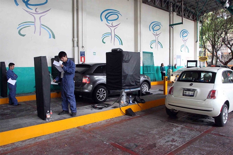 CDMX se queda con apenas 4 de 67 verificentros por clausuras