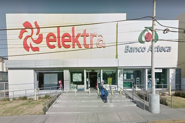 Alarma de humo evitó atraco a Elektra de Parque Puebla