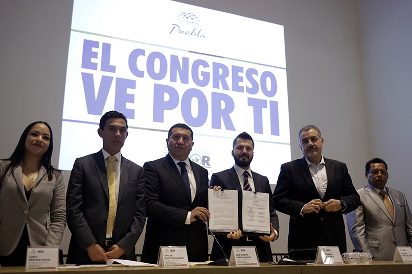 Diputados locales de Puebla renuncian a vales de gasolina por austeridad
