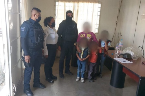 Policía municipal localiza a menor extraviado en la Central de Abasto