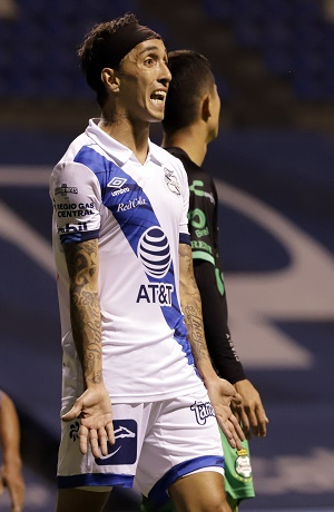 Club Puebla no pudo con Santos y cayó 2-0 en el Cuauhtémoc