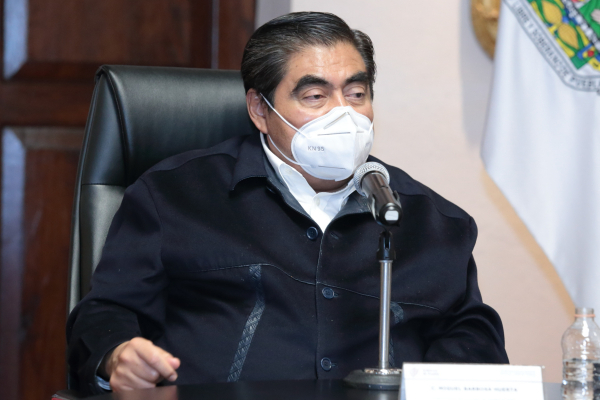 Notarios deben considerarse servidores públicos, dice Barbosa y va por reforma