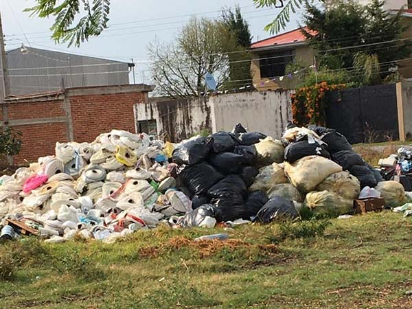 Pese a denuncias, Karina Pérez tolera tiradero de desechos a cielo abierto en San Andrés Cholula