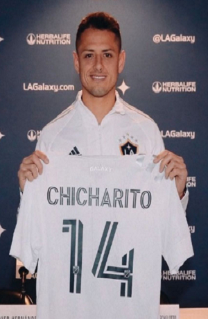 Galaxy cobra 10 mil pesos por convivencia con Chicharito
