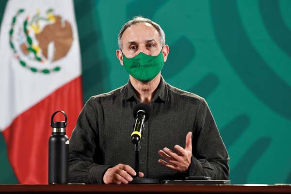 Hugo López-Gatell recibe el alta médica