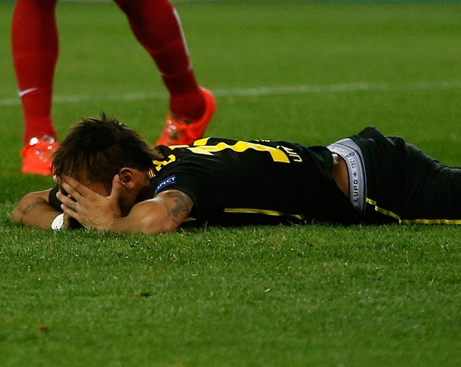 Neymar causa polémica con sus calzones