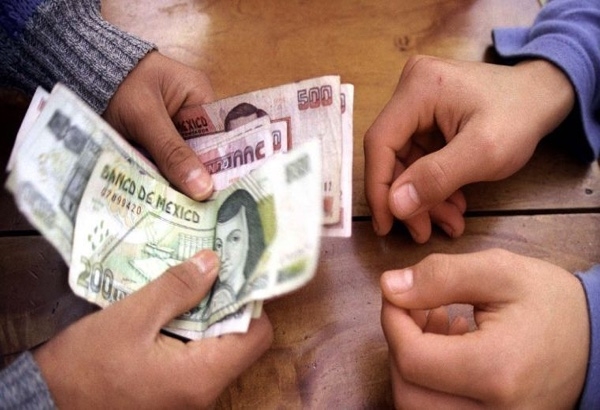 De uno a dos salarios mínimos, sueldo promedio de trabajadores con estudios superiores en Puebla